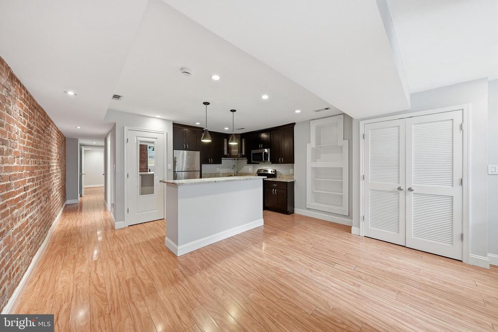 624 9TH STREET NE