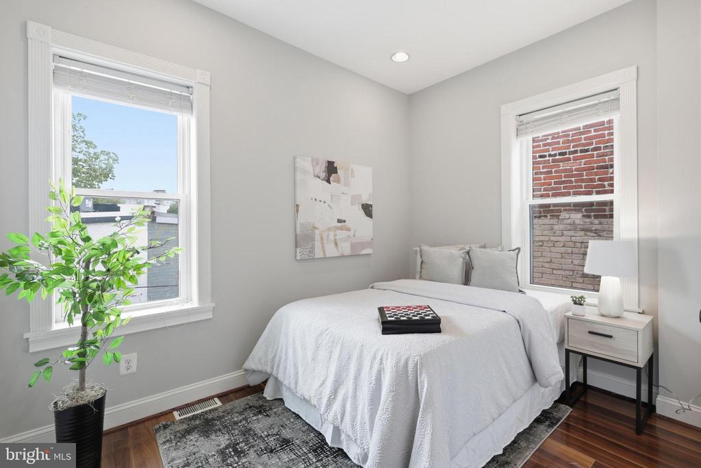 624 9TH STREET NE