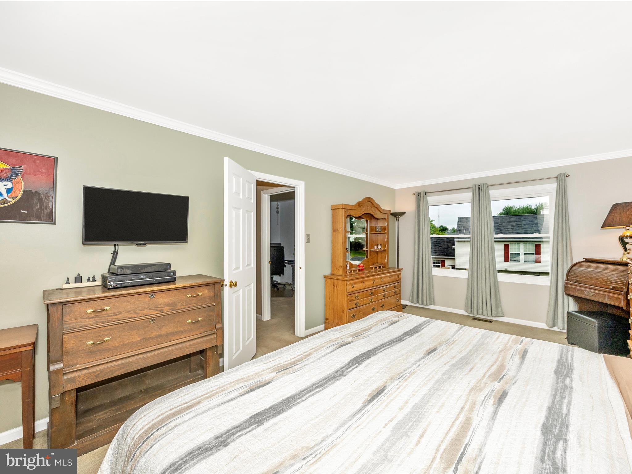 1405 HUNTING HORN LANE