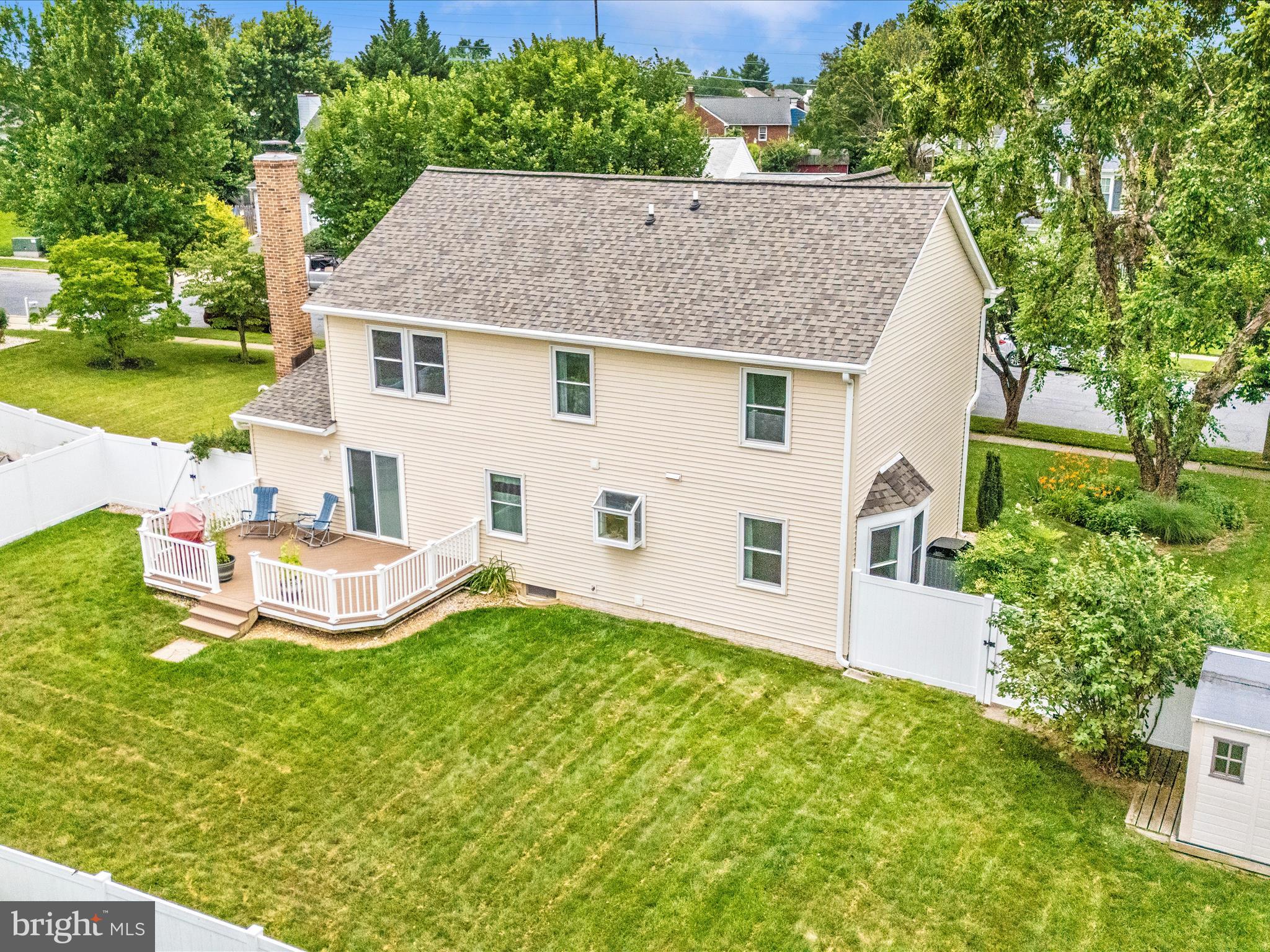 1405 HUNTING HORN LANE