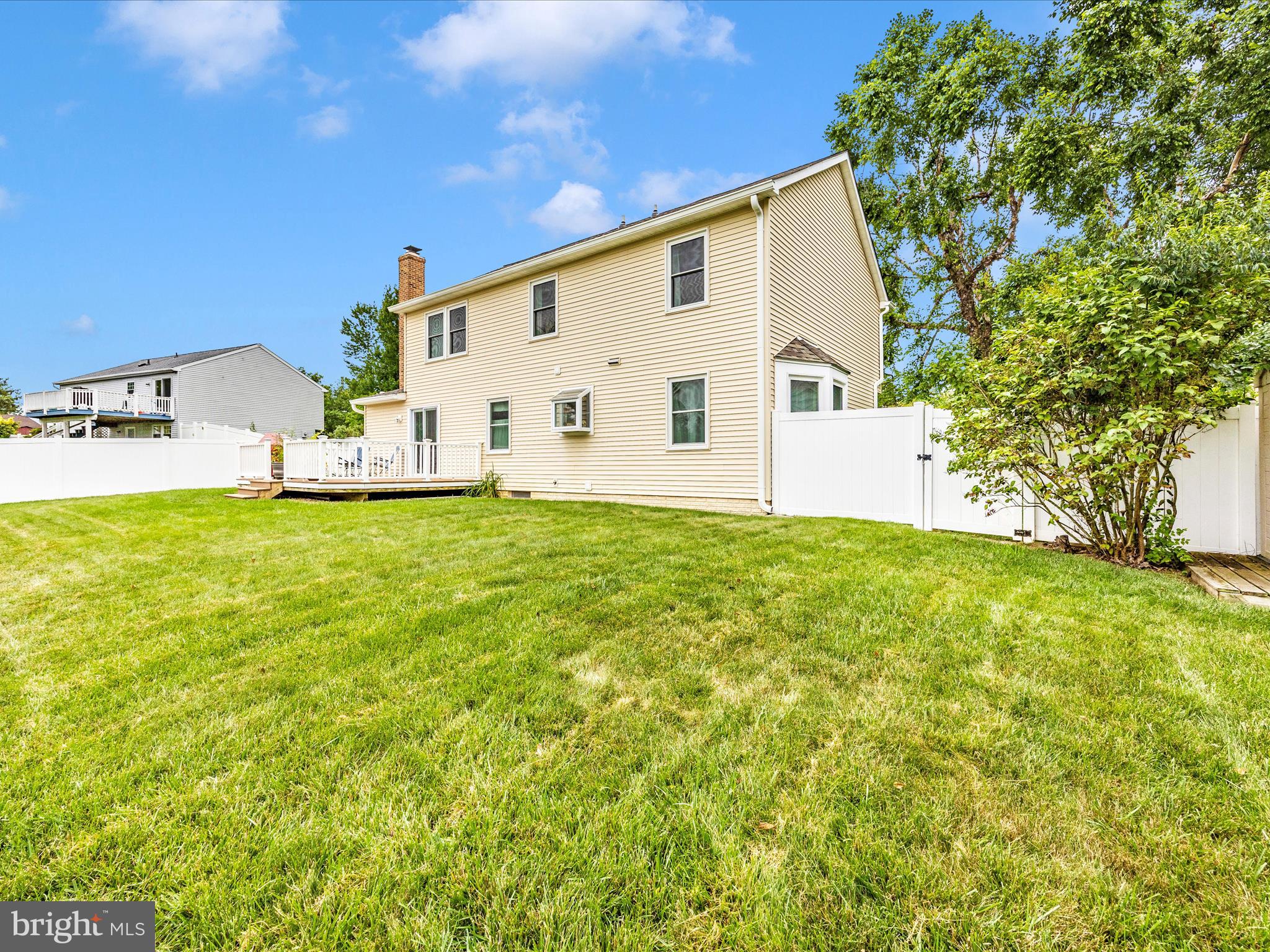1405 HUNTING HORN LANE