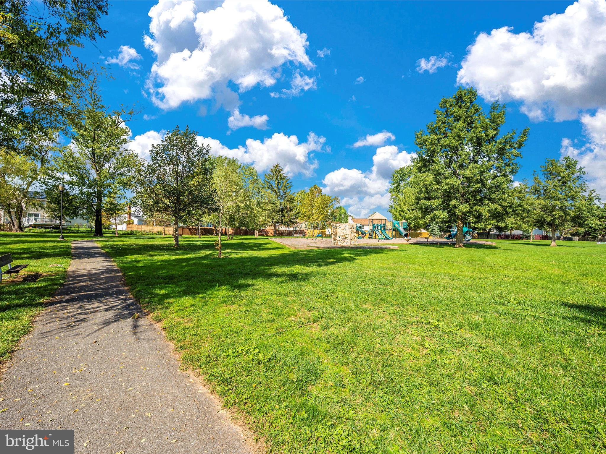 1405 HUNTING HORN LANE