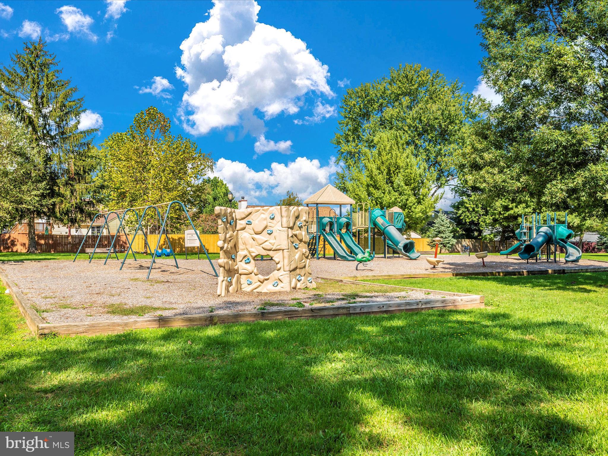 1405 HUNTING HORN LANE