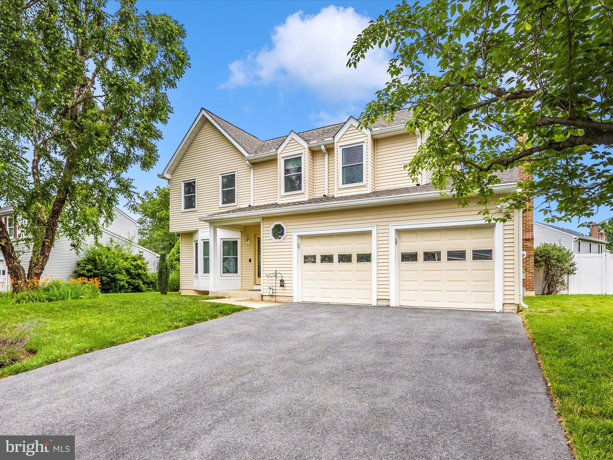1405 HUNTING HORN LANE