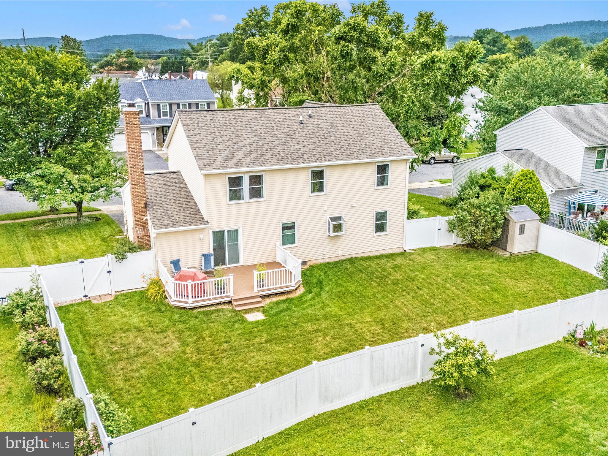 1405 HUNTING HORN LANE