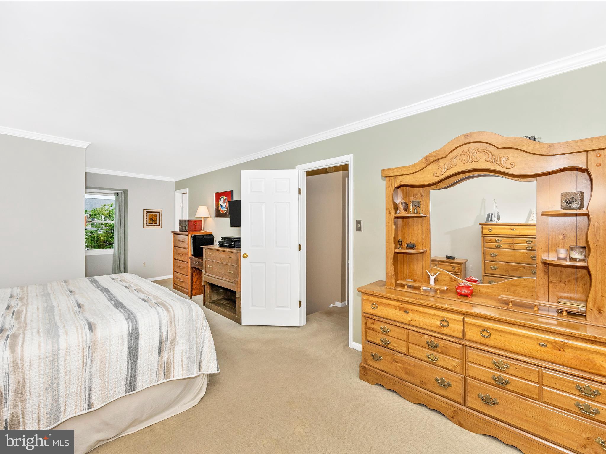 1405 HUNTING HORN LANE