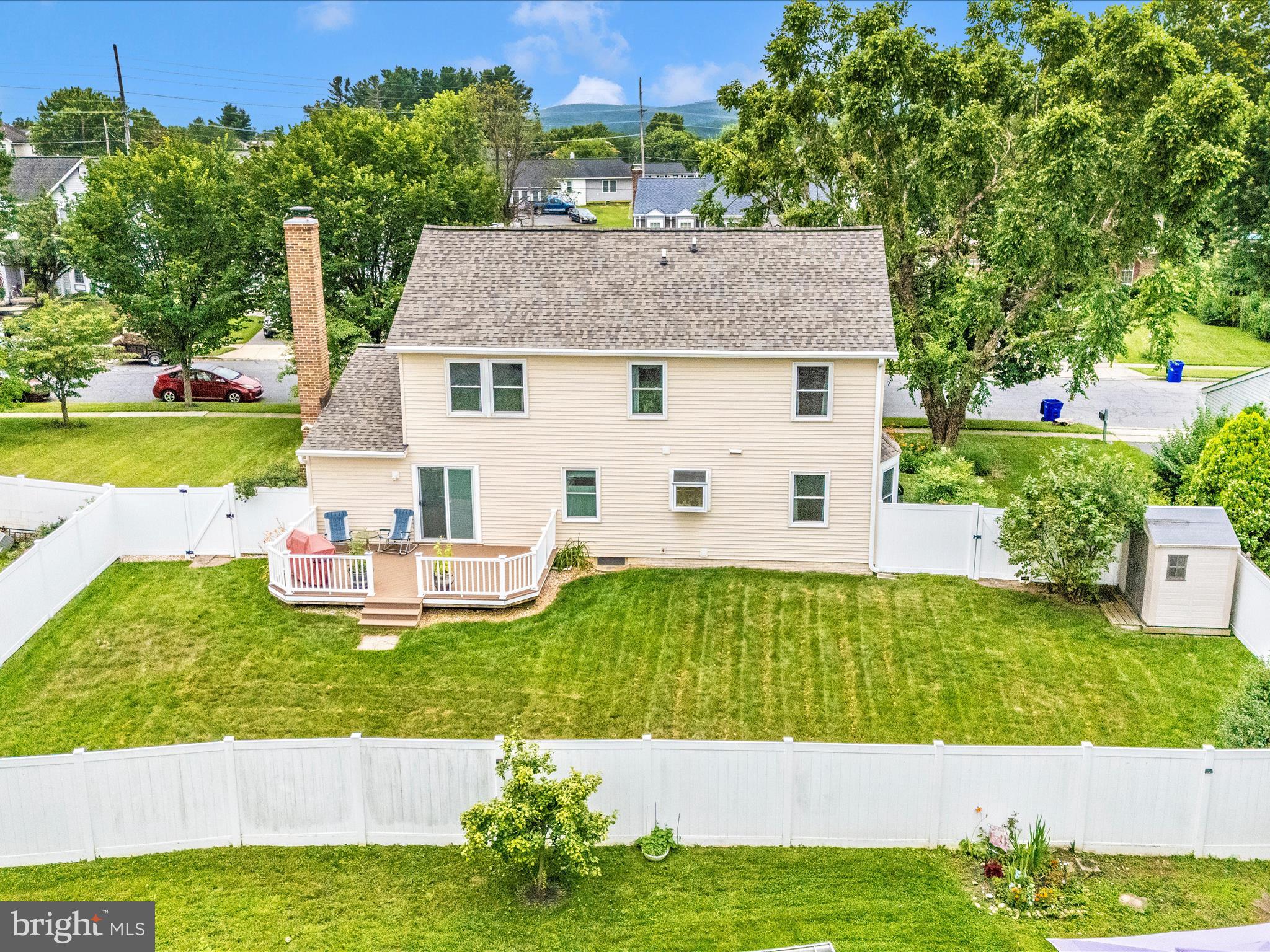 1405 HUNTING HORN LANE