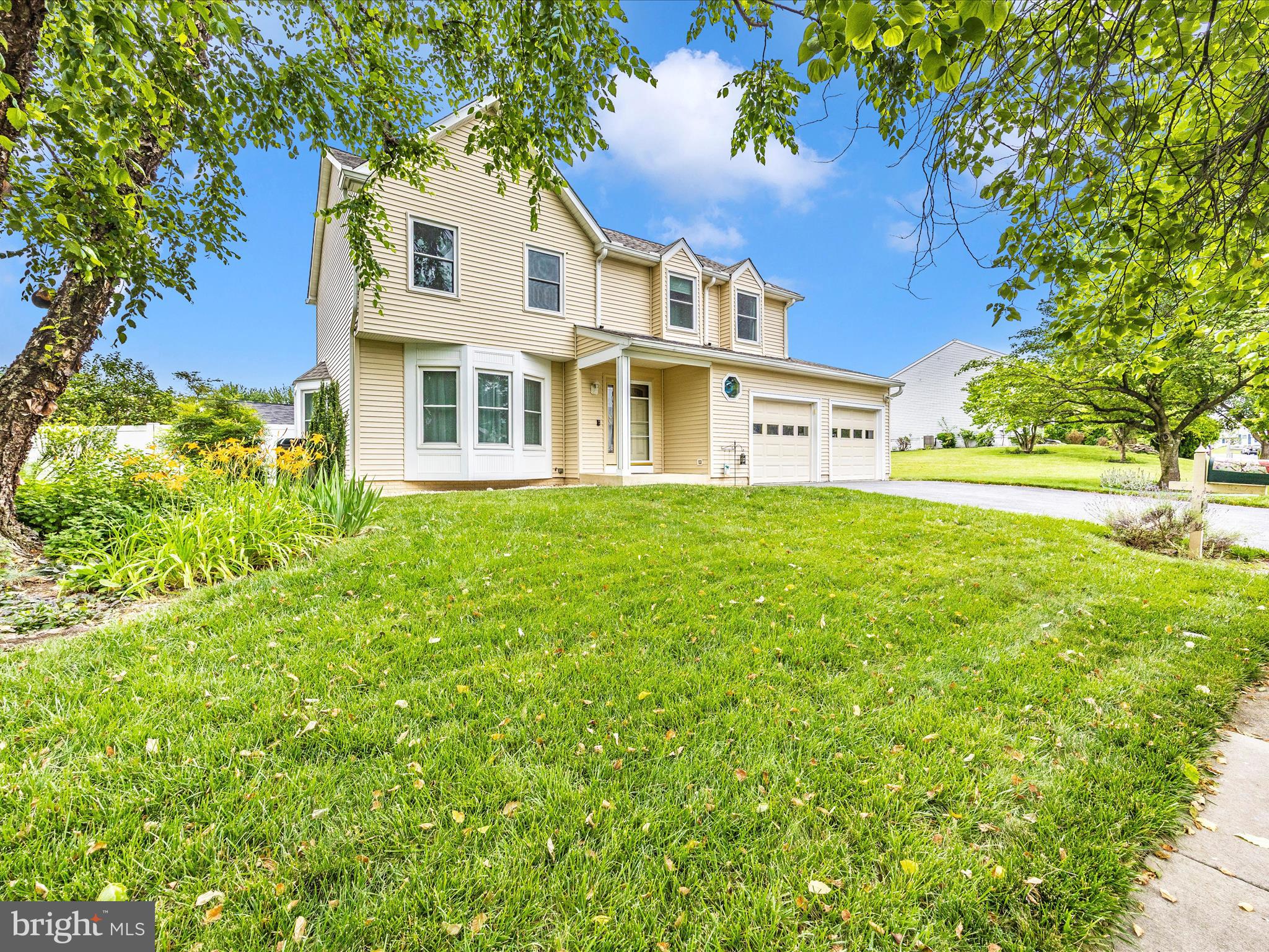 1405 HUNTING HORN LANE