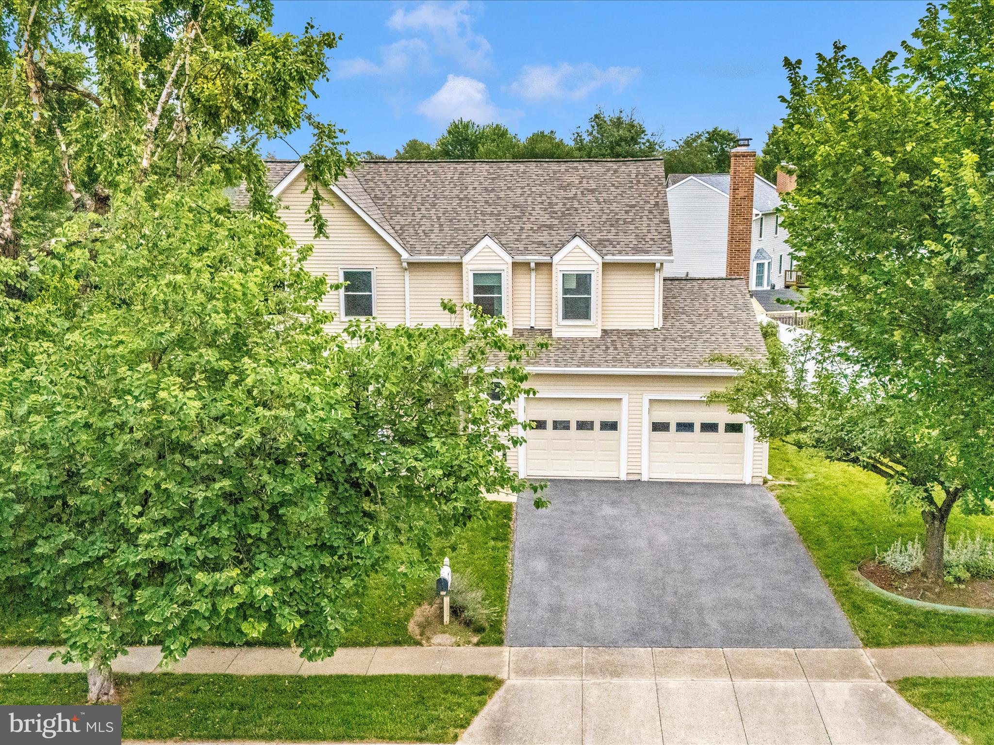 1405 HUNTING HORN LANE