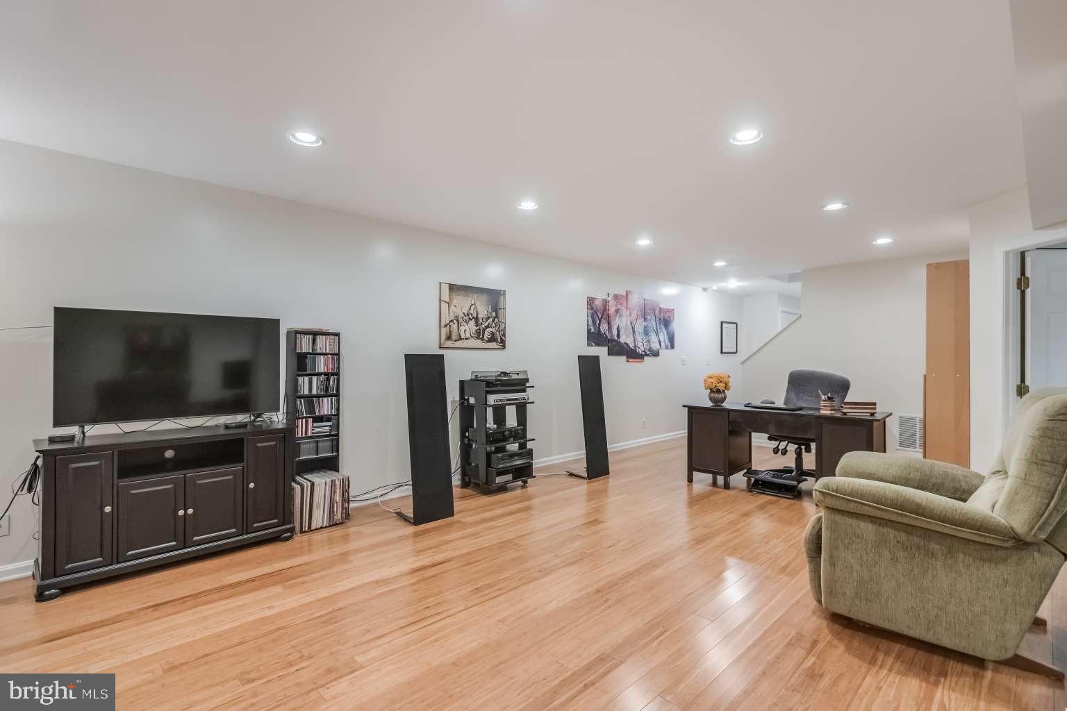20901 LOCHAVEN COURT