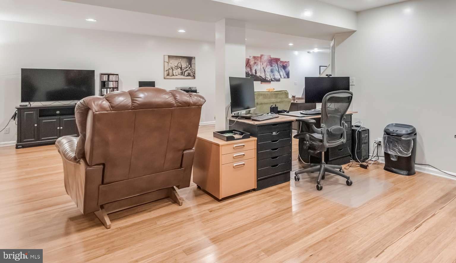 20901 LOCHAVEN COURT