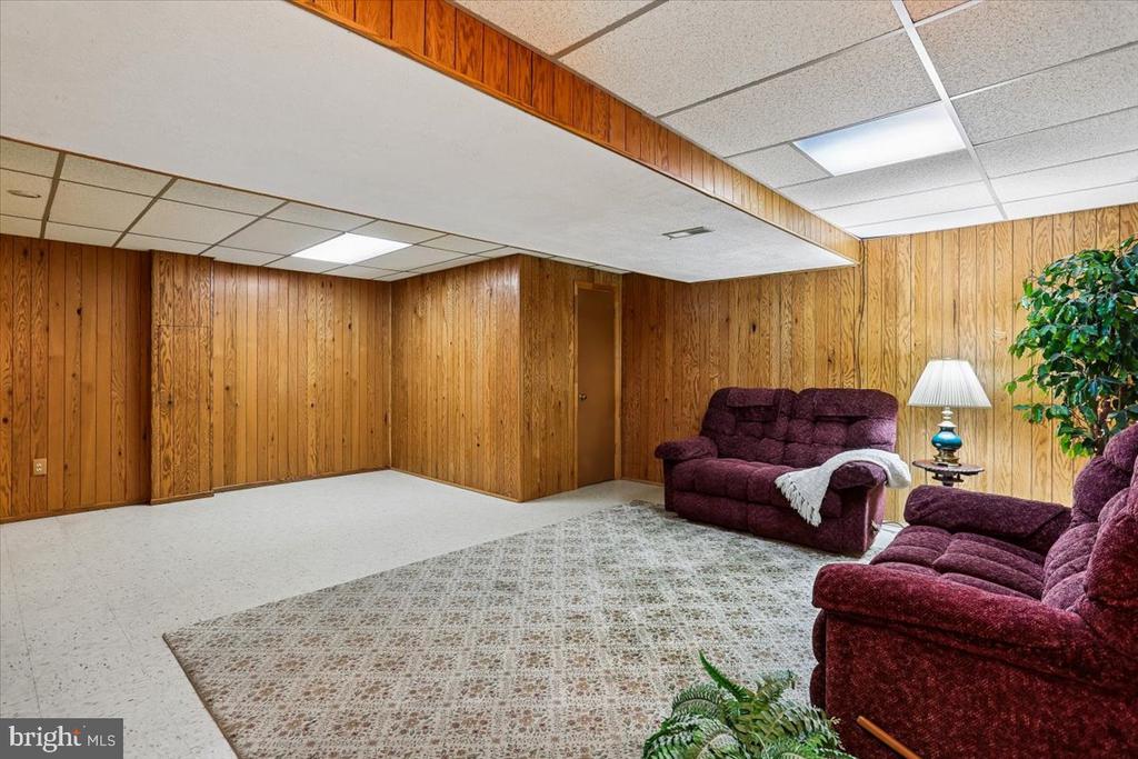 15709 INDIANOLA DRIVE