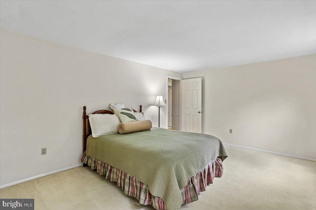 15709 INDIANOLA DRIVE