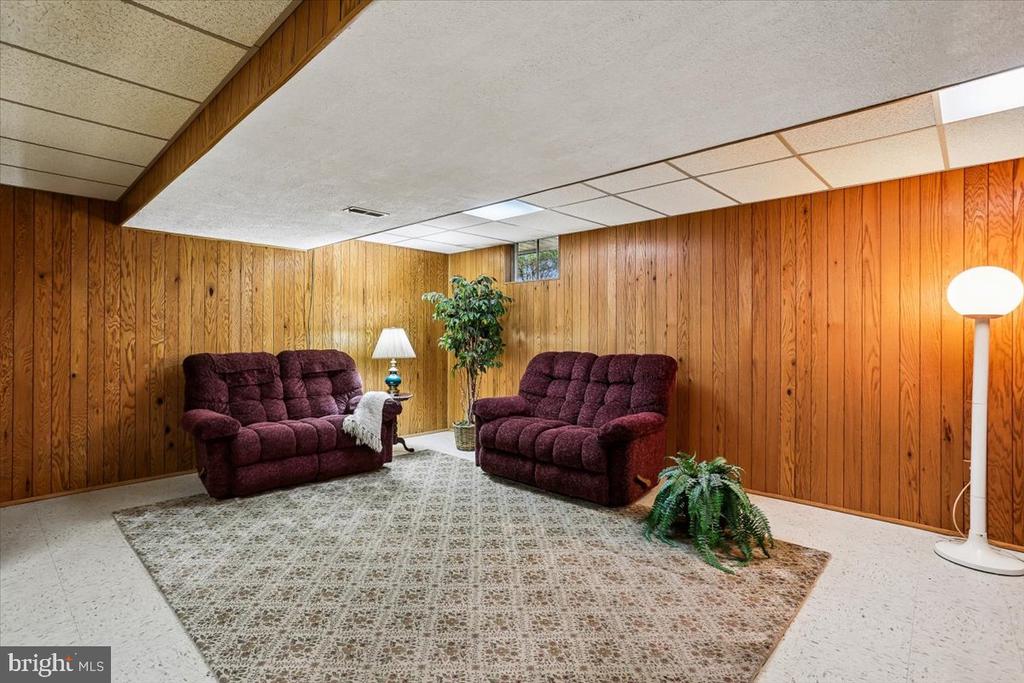 15709 INDIANOLA DRIVE