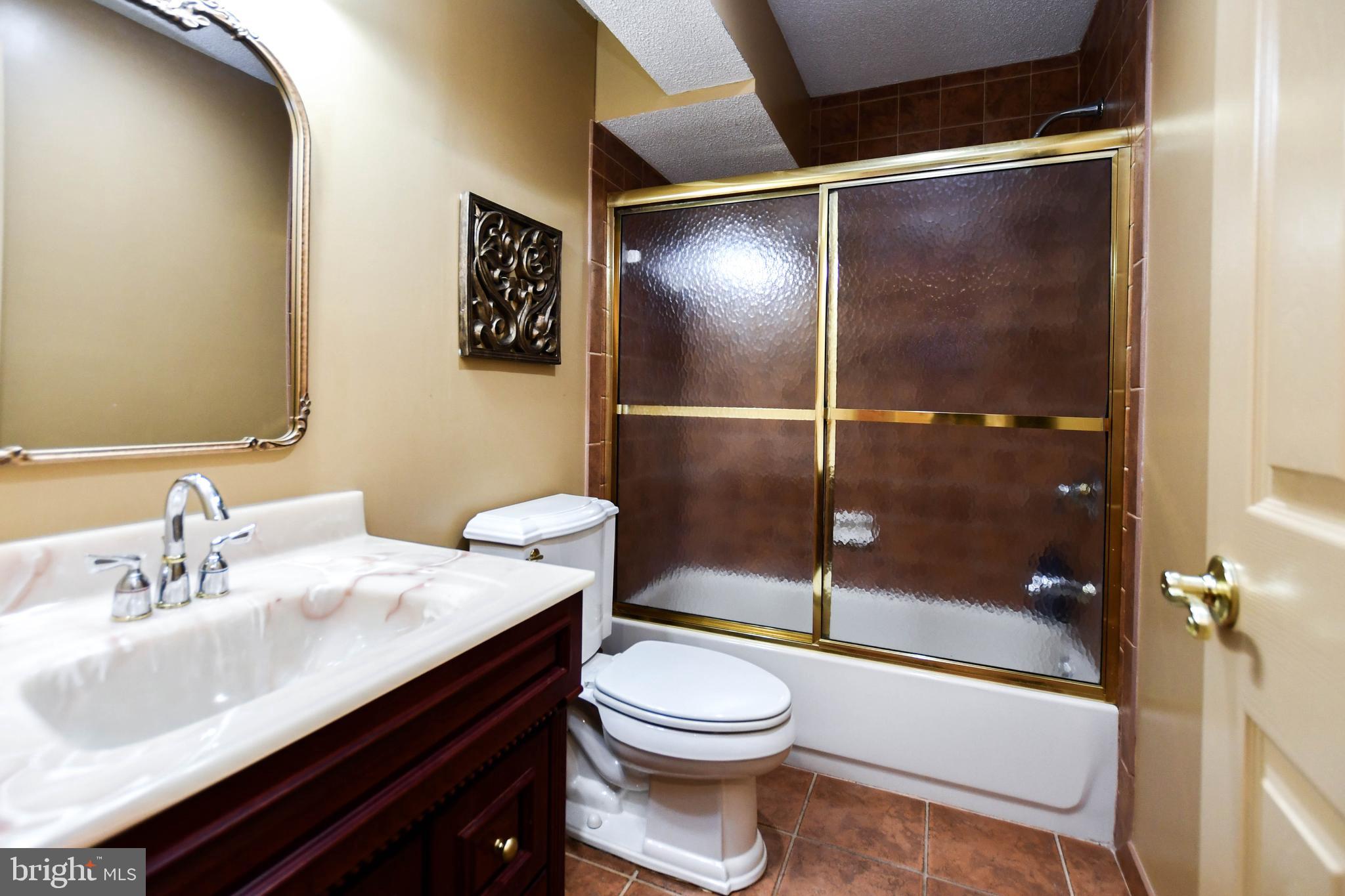 11406 CANTERBURY COURT