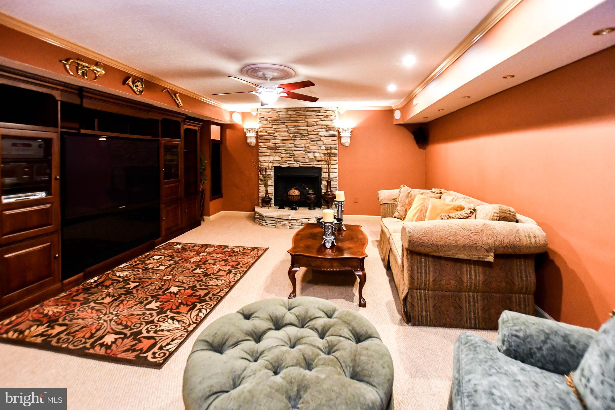 11406 CANTERBURY COURT