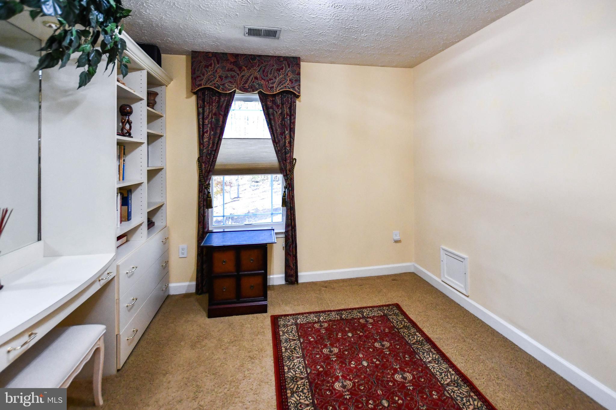 11406 CANTERBURY COURT