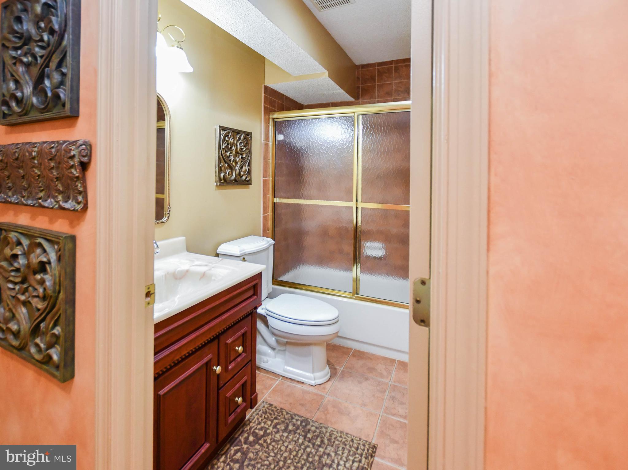 11406 CANTERBURY COURT