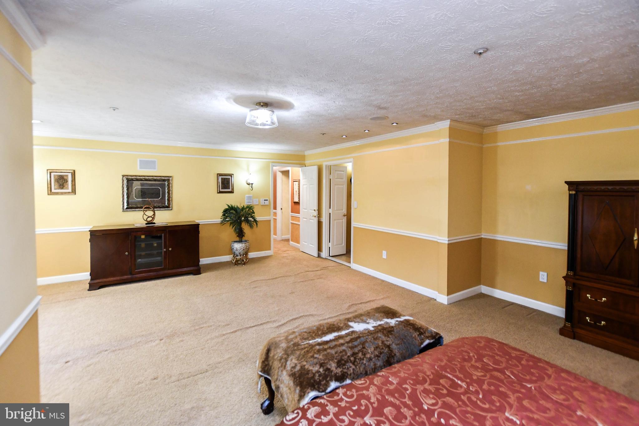 11406 CANTERBURY COURT