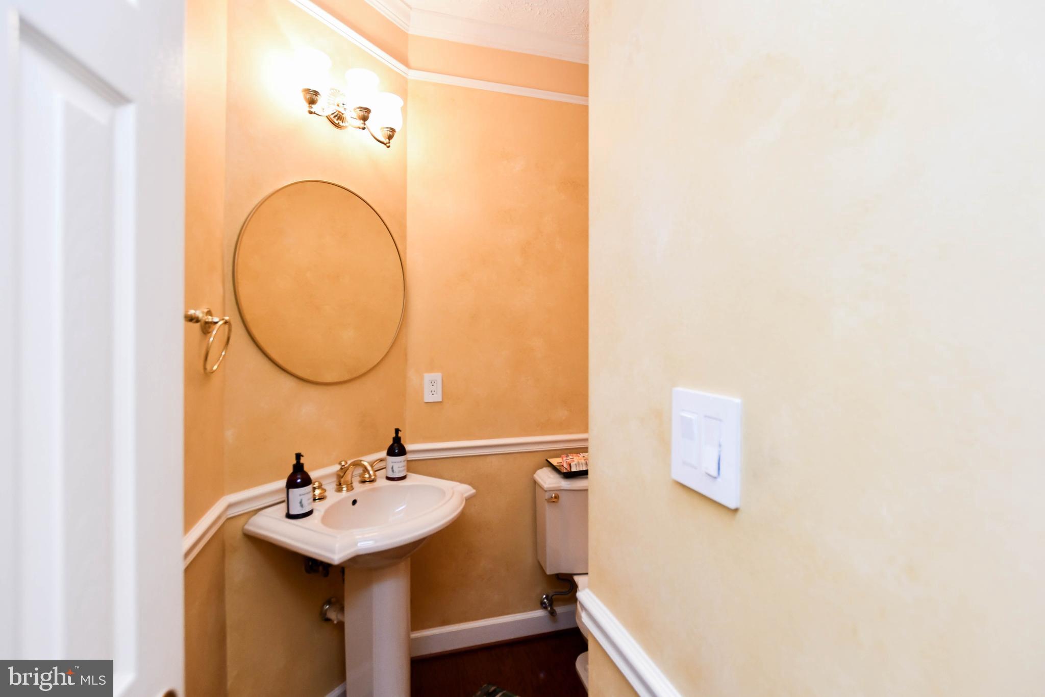 11406 CANTERBURY COURT