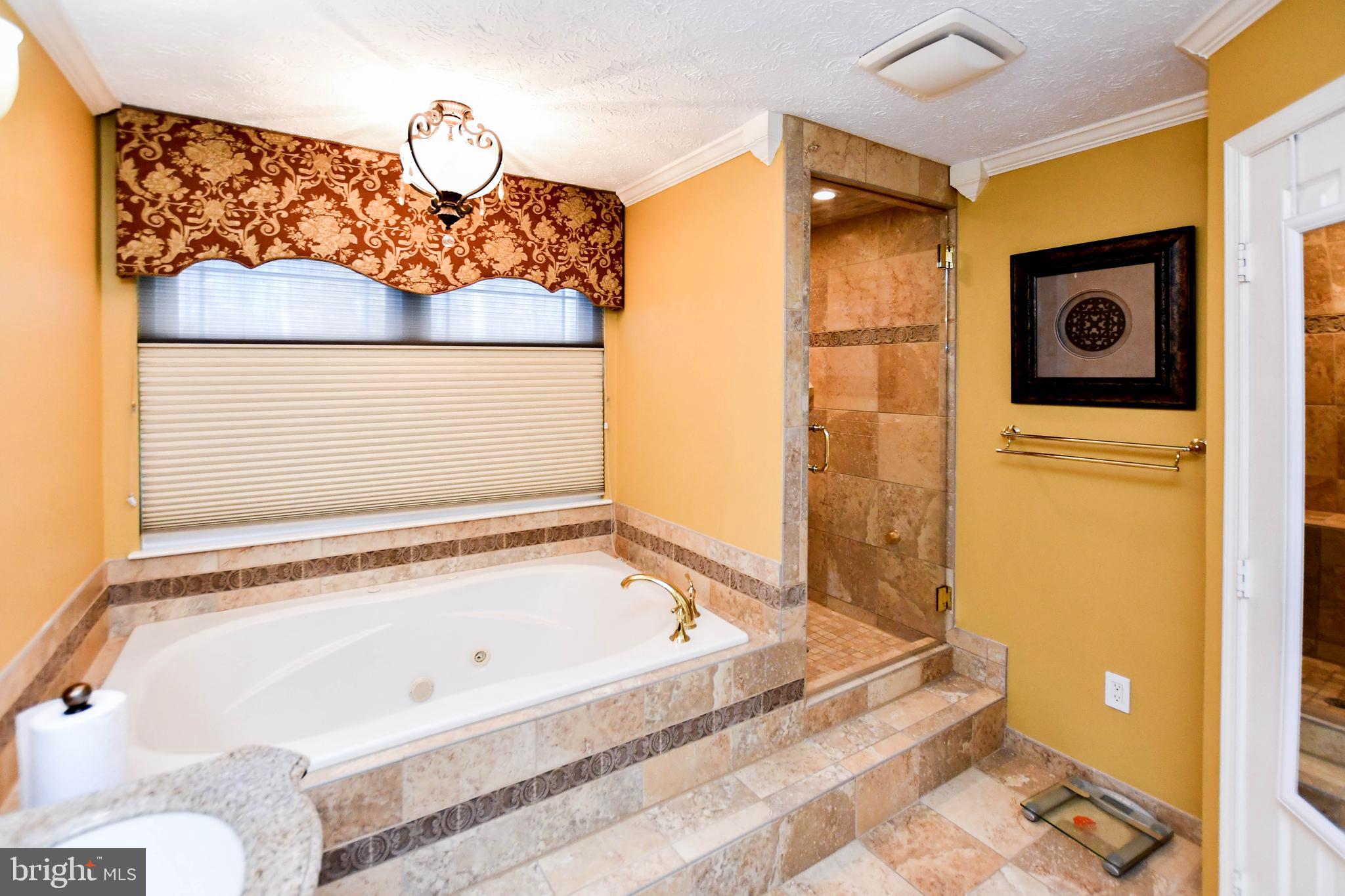 11406 CANTERBURY COURT