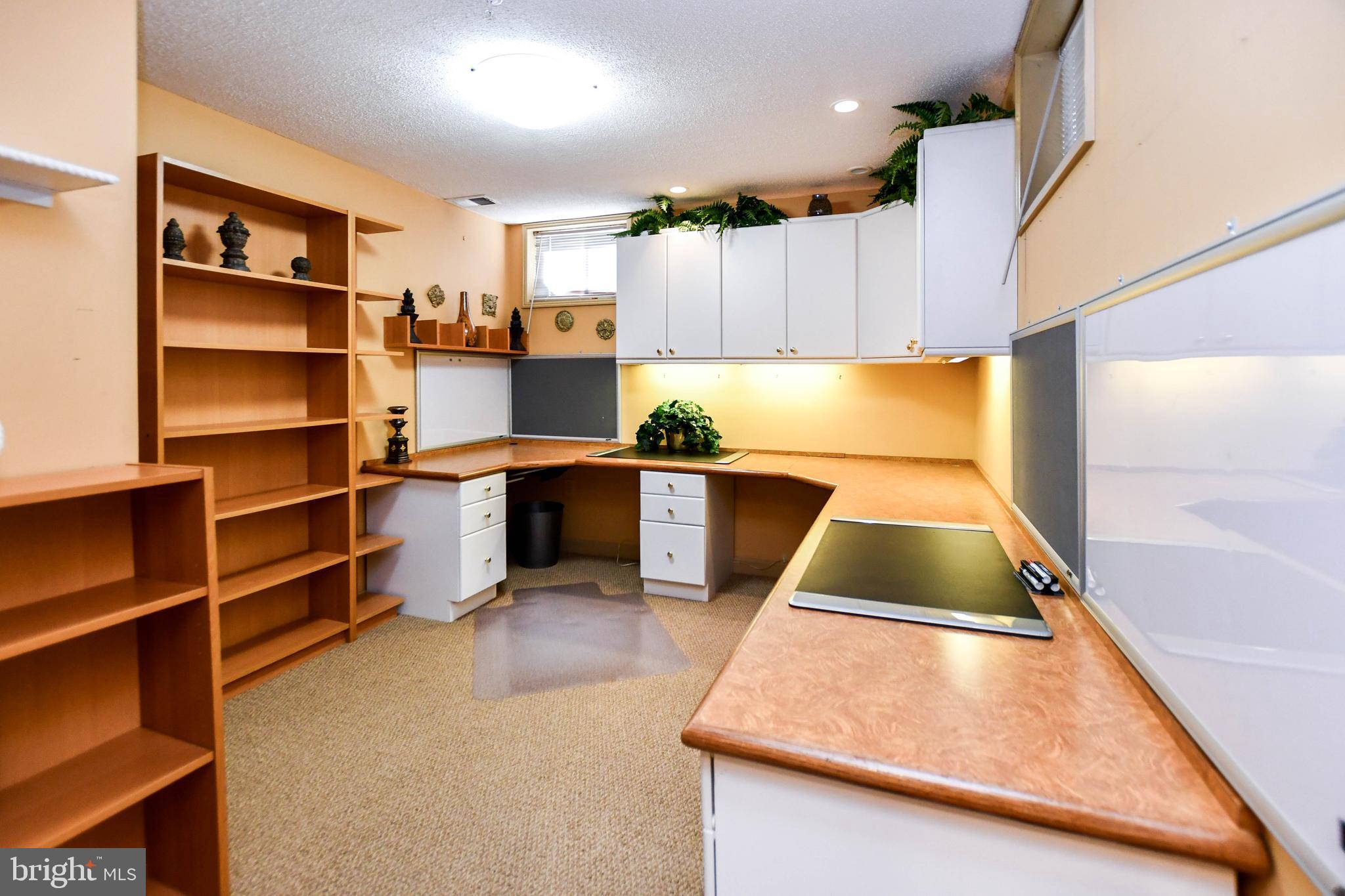 11406 CANTERBURY COURT