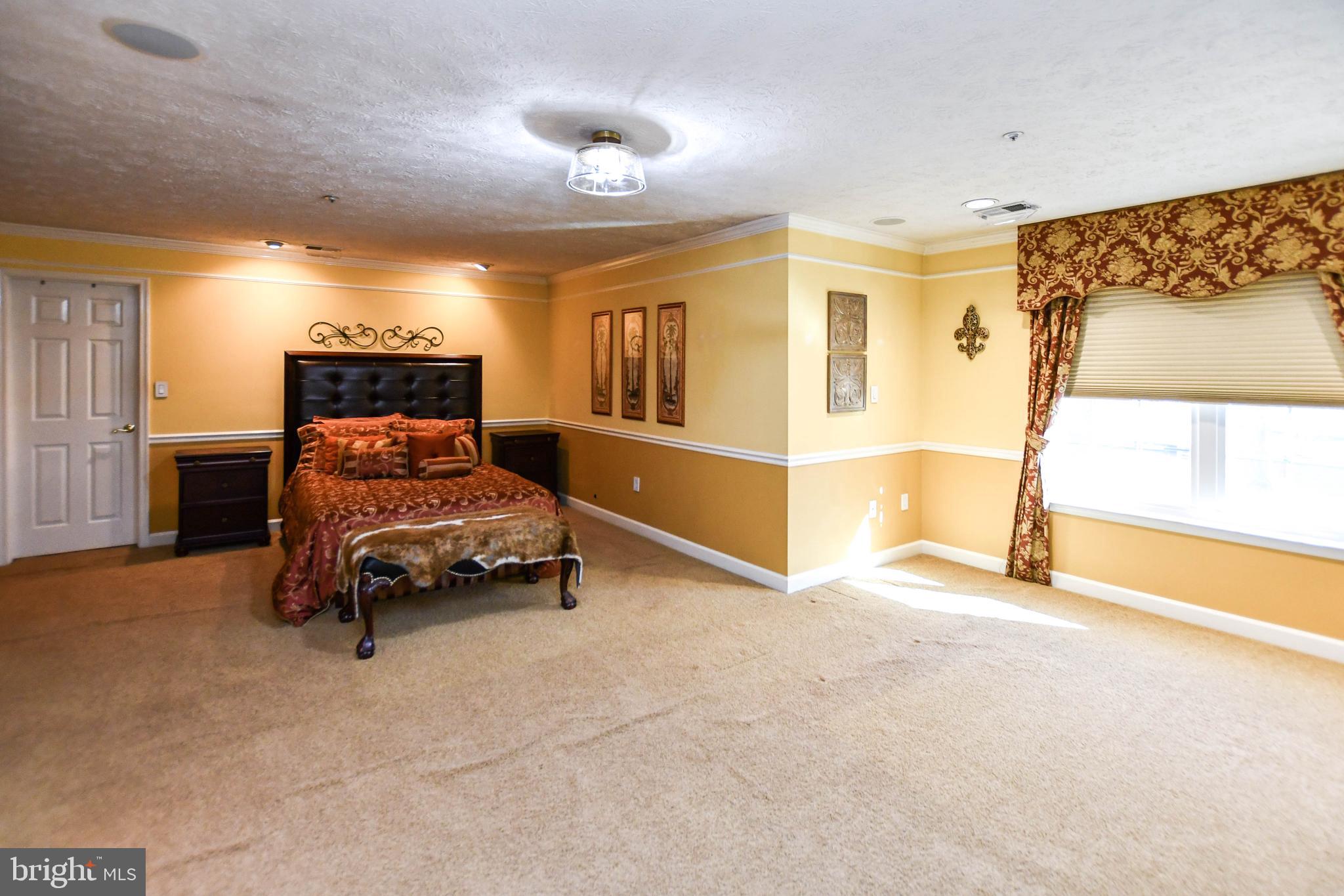 11406 CANTERBURY COURT
