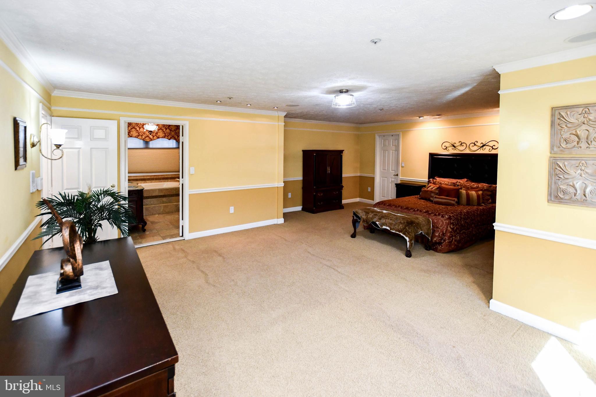 11406 CANTERBURY COURT