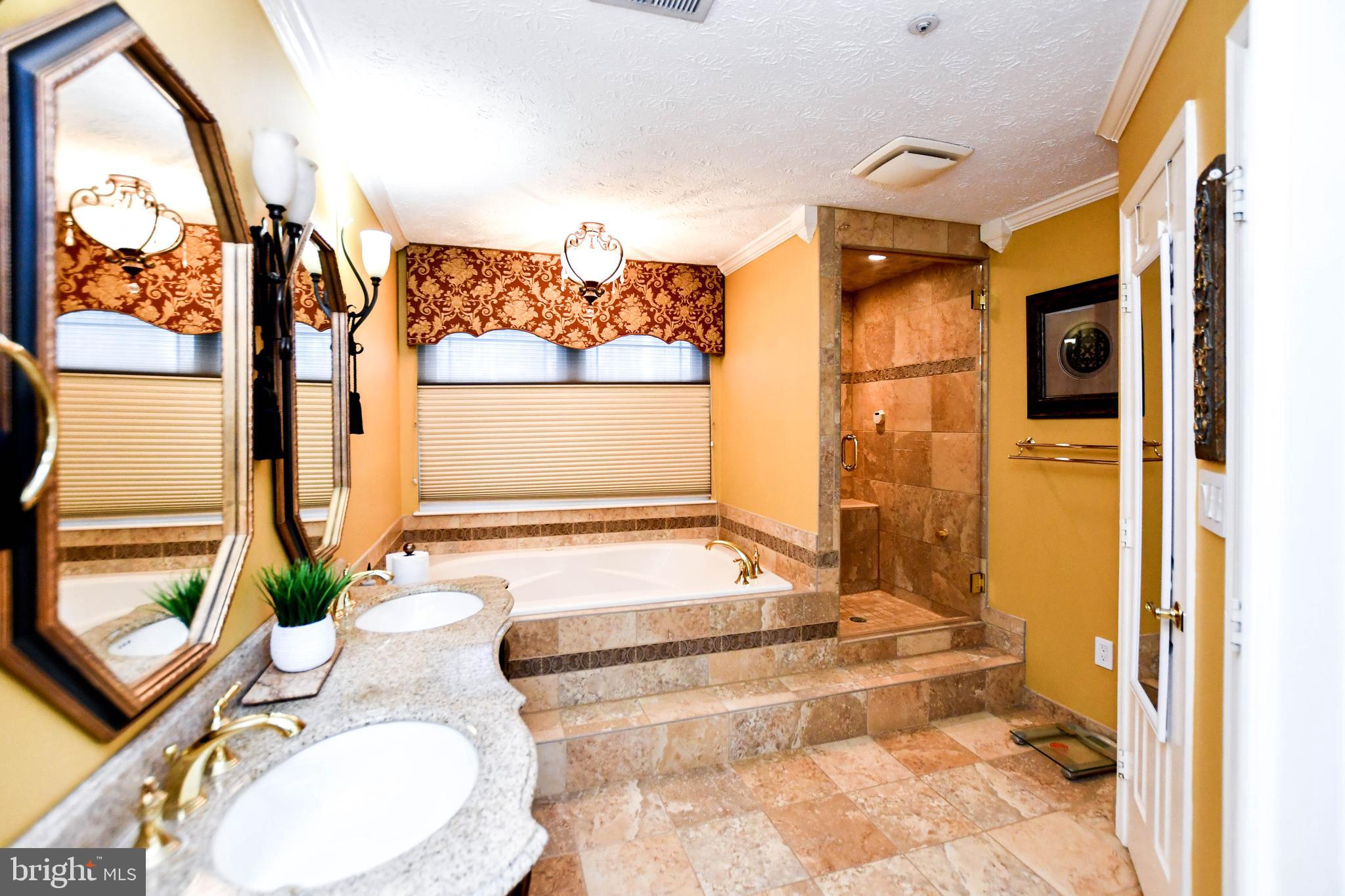 11406 CANTERBURY COURT