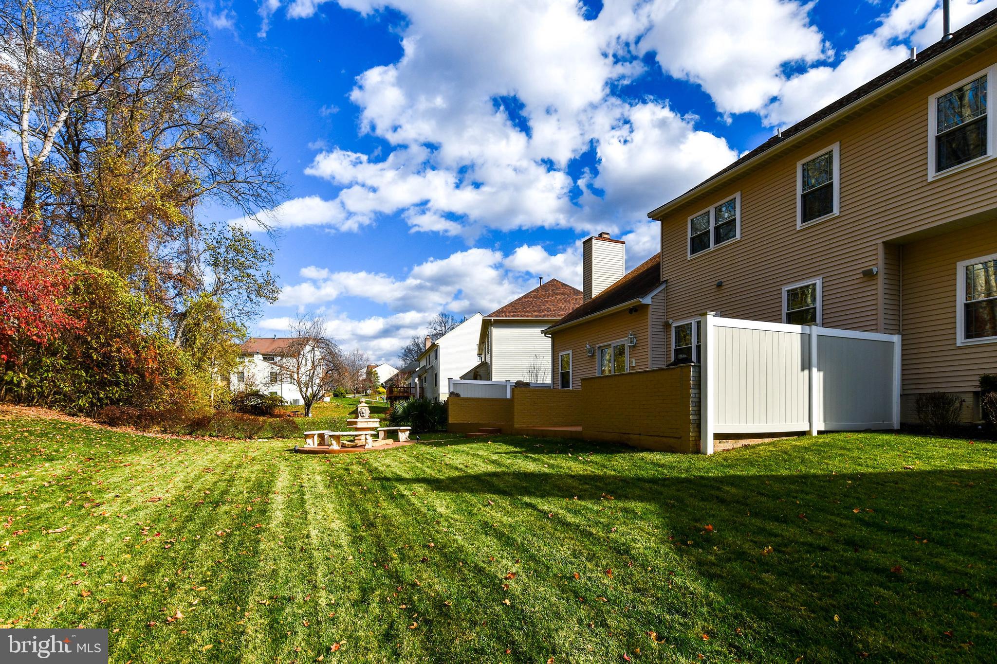 11406 CANTERBURY COURT