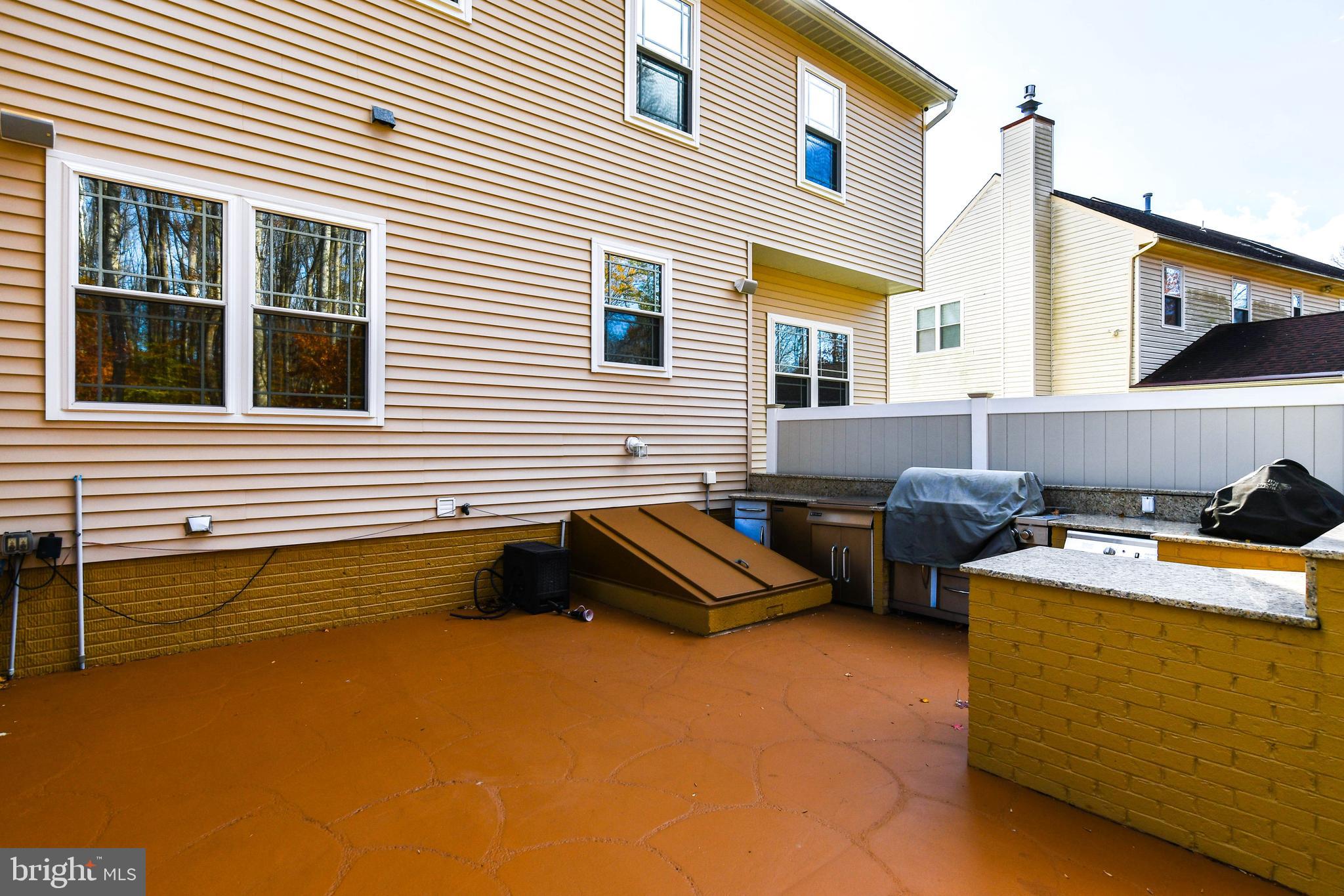 11406 CANTERBURY COURT
