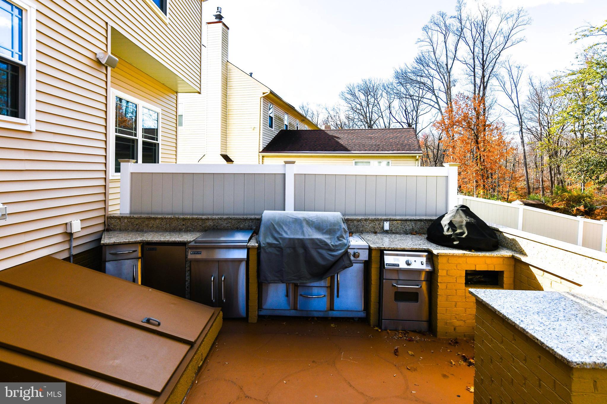 11406 CANTERBURY COURT