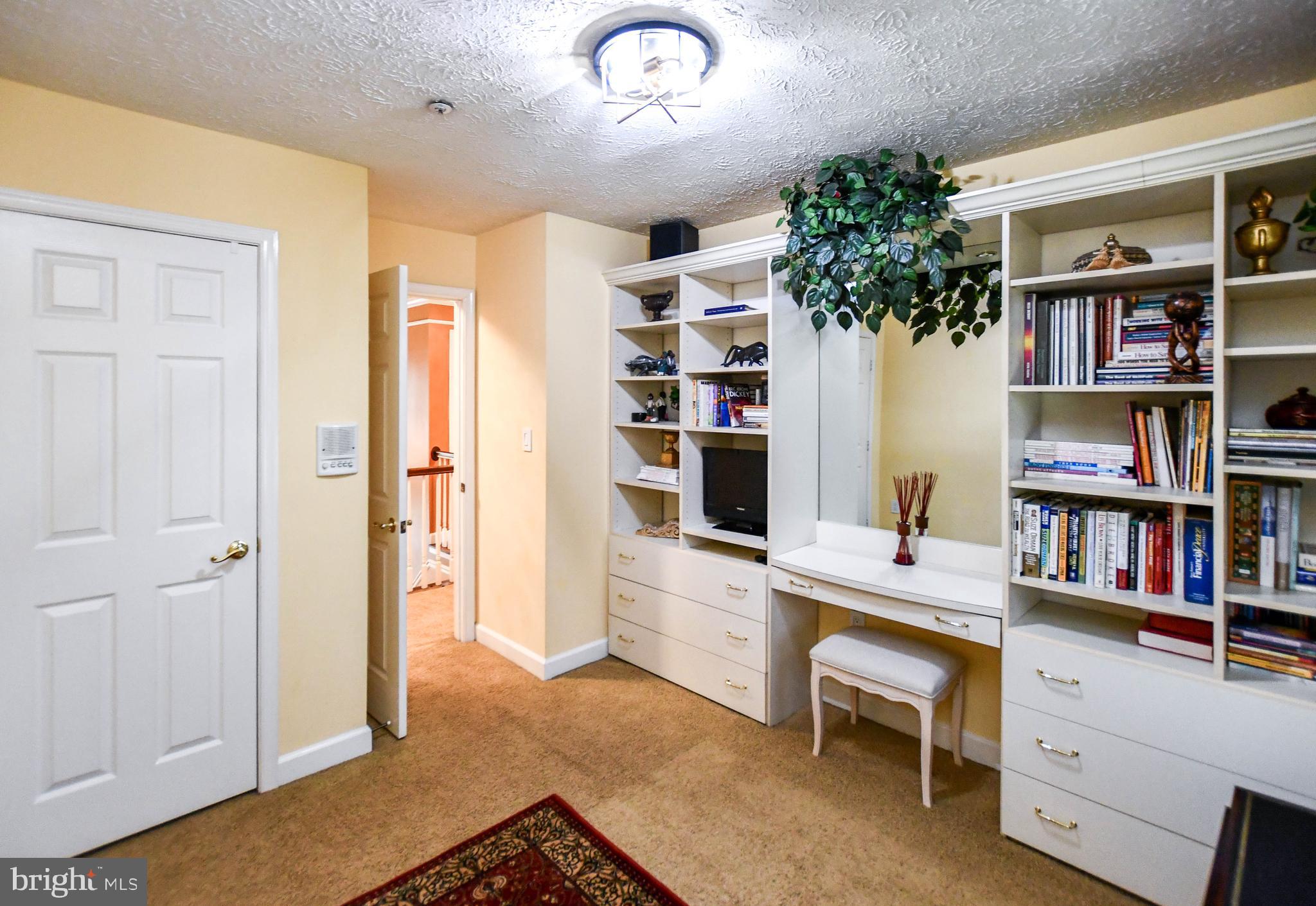 11406 CANTERBURY COURT