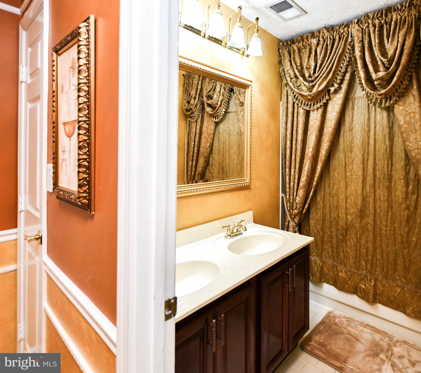 11406 CANTERBURY COURT