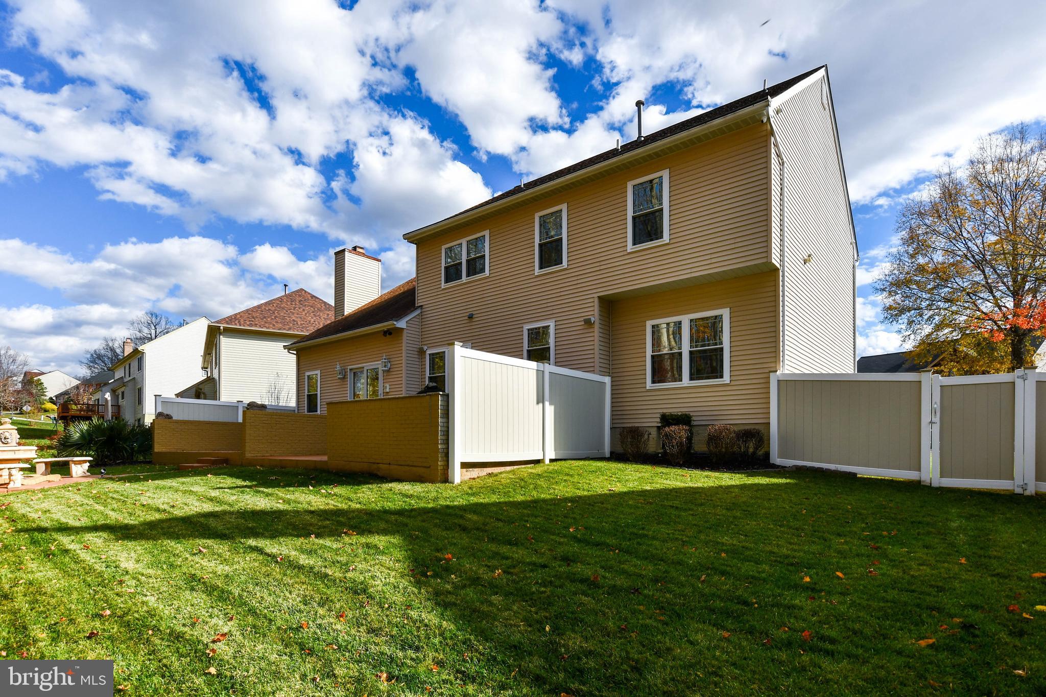 11406 CANTERBURY COURT