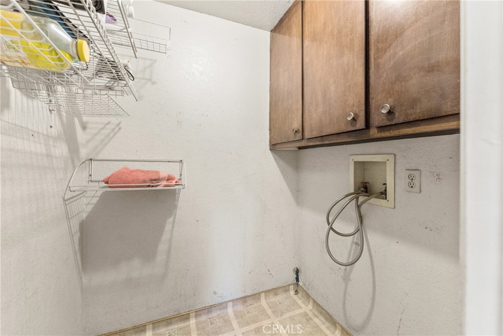 831 W Lugonia