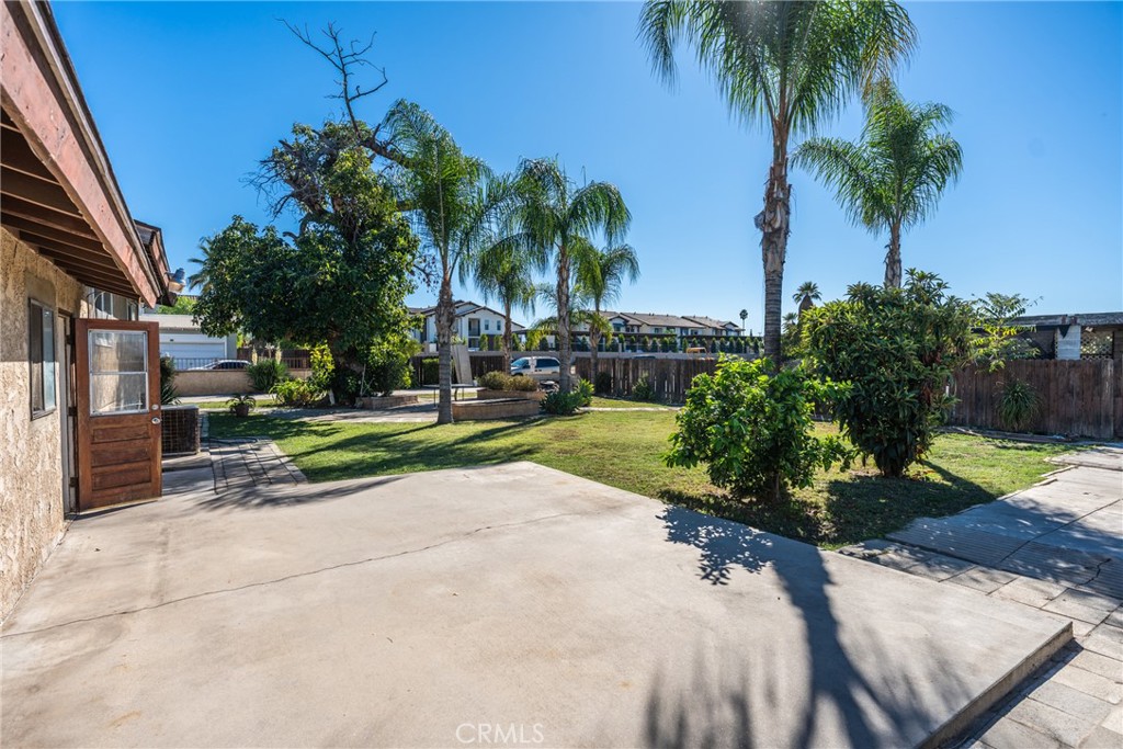 831 W Lugonia