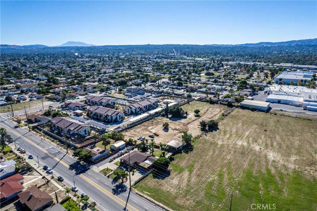831 W Lugonia