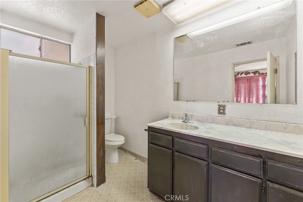 831 W Lugonia