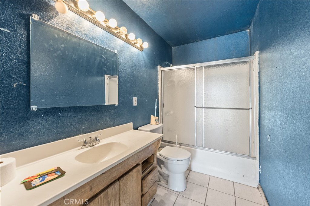 831 W Lugonia