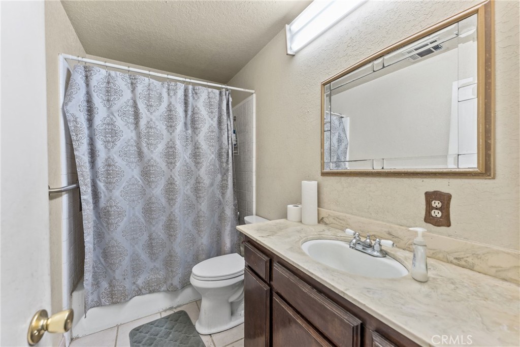 831 W Lugonia