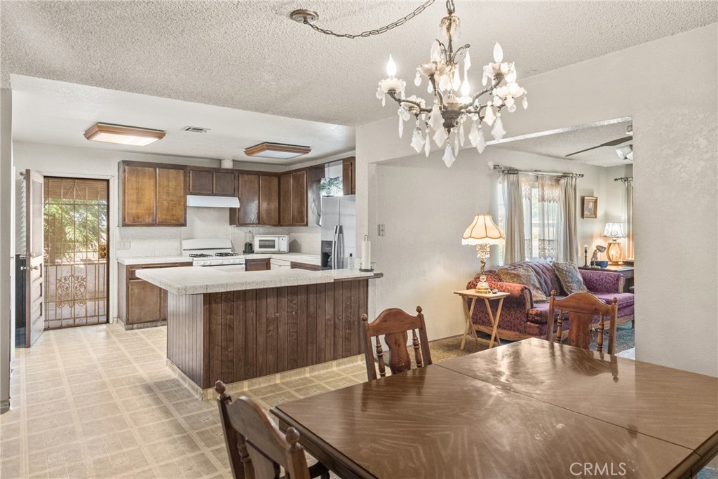 831 W Lugonia