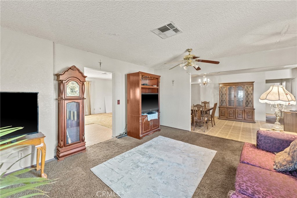 831 W Lugonia