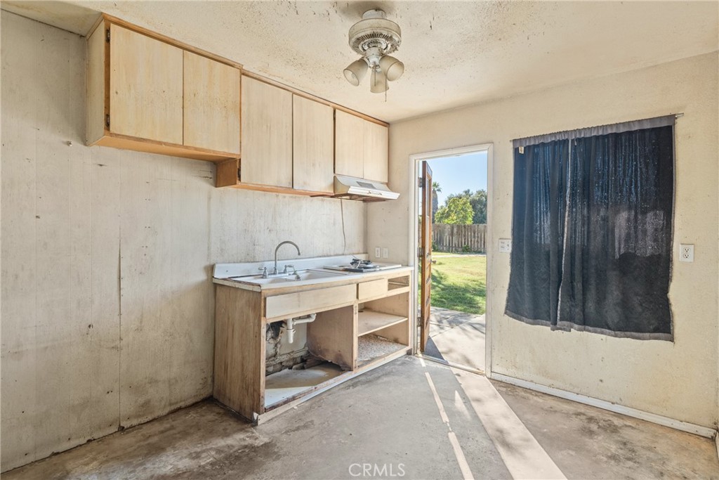 831 W Lugonia