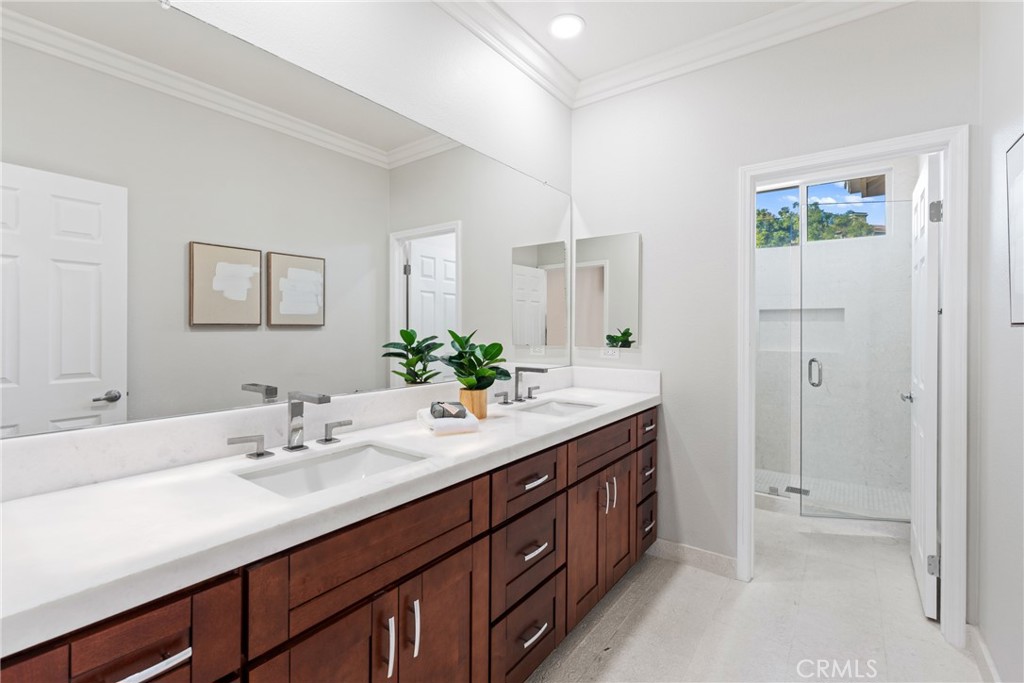 952 Creek View