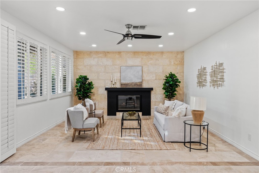 952 Creek View