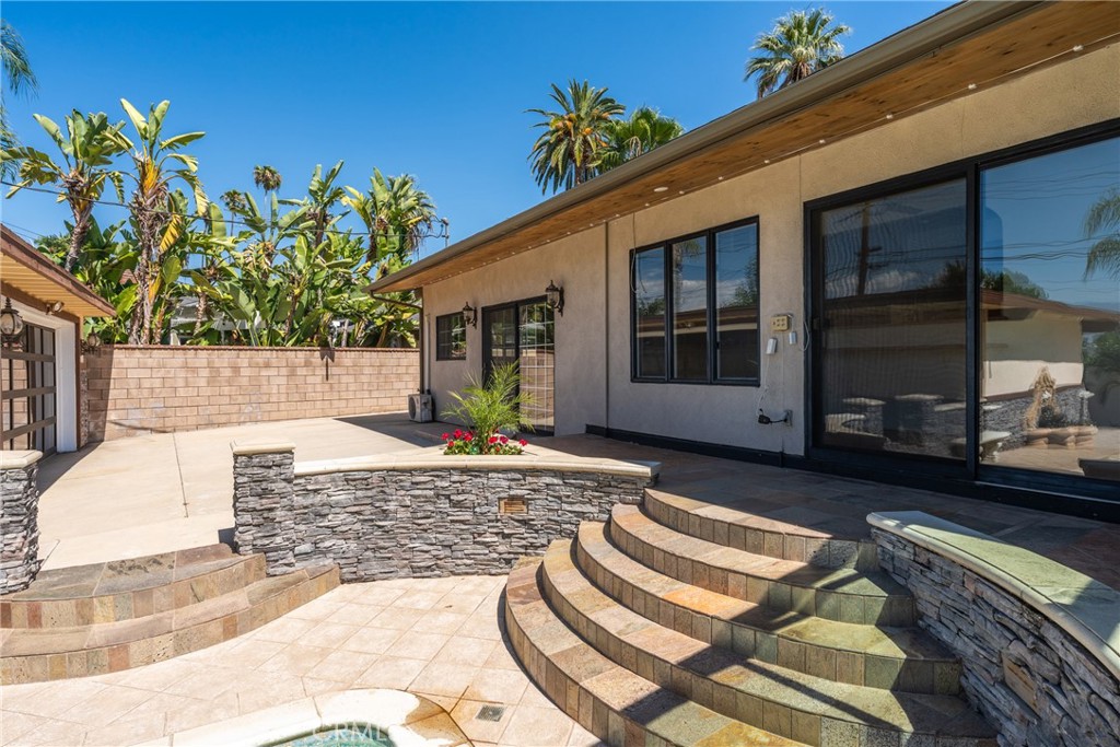 1244 W Highland