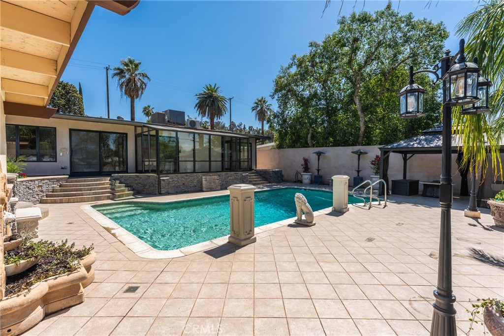 1244 W Highland