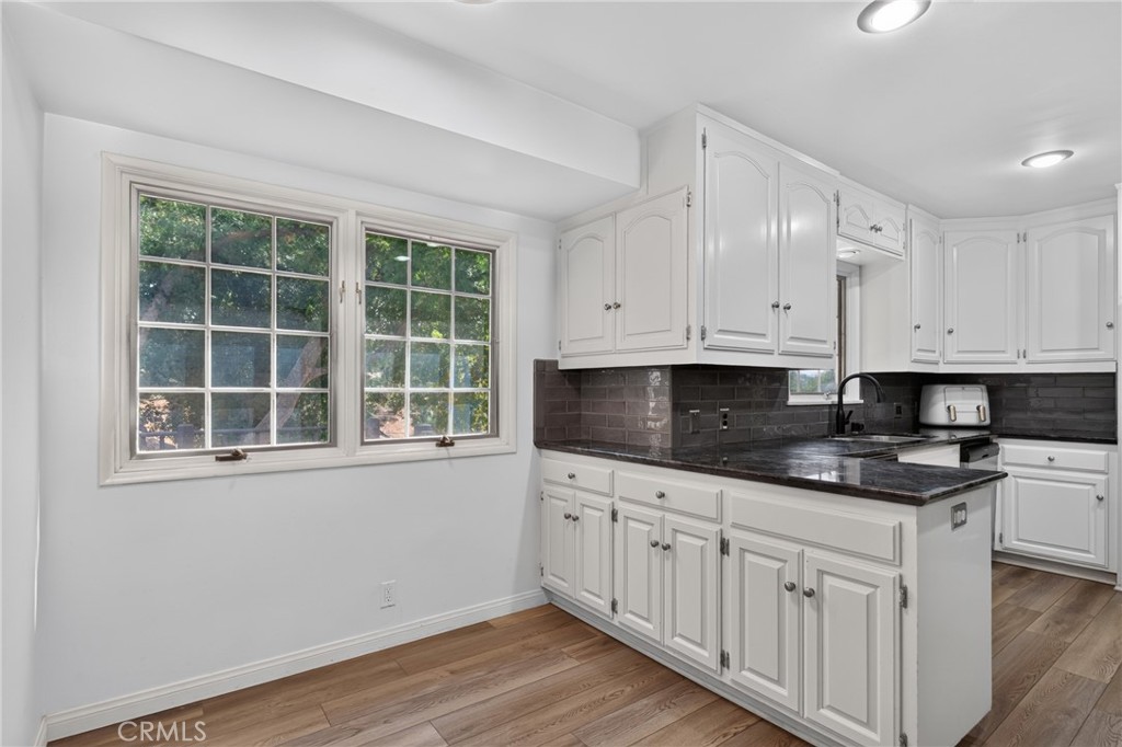 636 E Mariposa