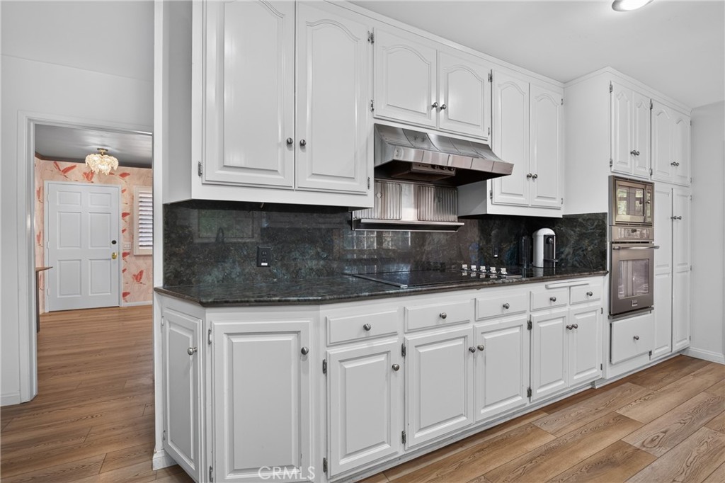 636 E Mariposa